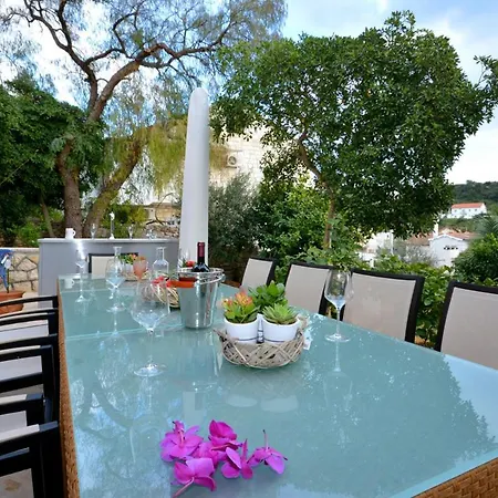 For Hvar Town